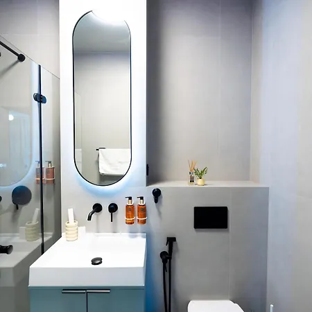 Soni Luxury 351 Plaza With Free Private Parking & Self Check-in * 布加勒斯特