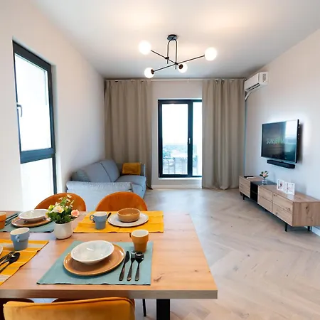 Soni Luxury 351 Plaza With Free Private Parking & Self Check-in