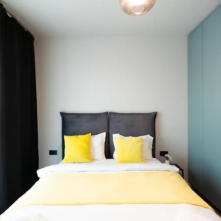 Soni Luxury 351 Plaza With Free Private Parking & Self Check-in