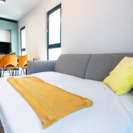 Soni Luxury 351 Plaza With Free Private Parking & Self Check-in *